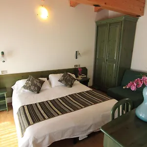https://albergo-ristorante-cacciatori.hotelinveneto.com